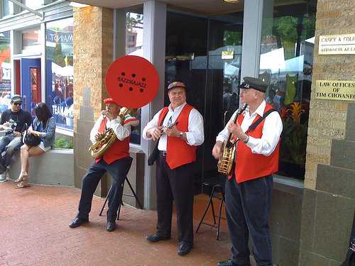 street performing trio